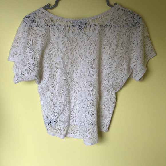 White lace high low bottom shirt - Picture 2 of 2